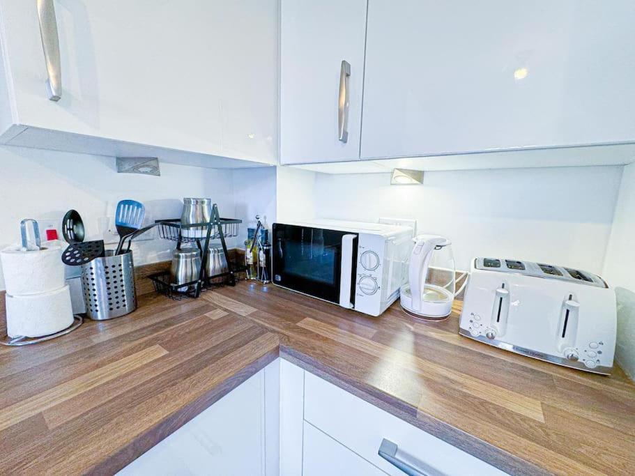 Contractors, Families, Tourists & Groups Welcome Sleeps Upto 9, Garden, Pet Allowed, Parking Included! Birmingham Exterior foto